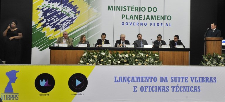 Representantes do INES participam de lançamento de aplicativo para surdos criado pelo governo